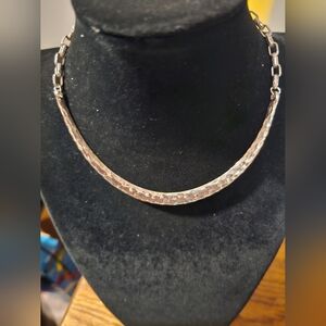 Vintage silver tone hammered colar necklace